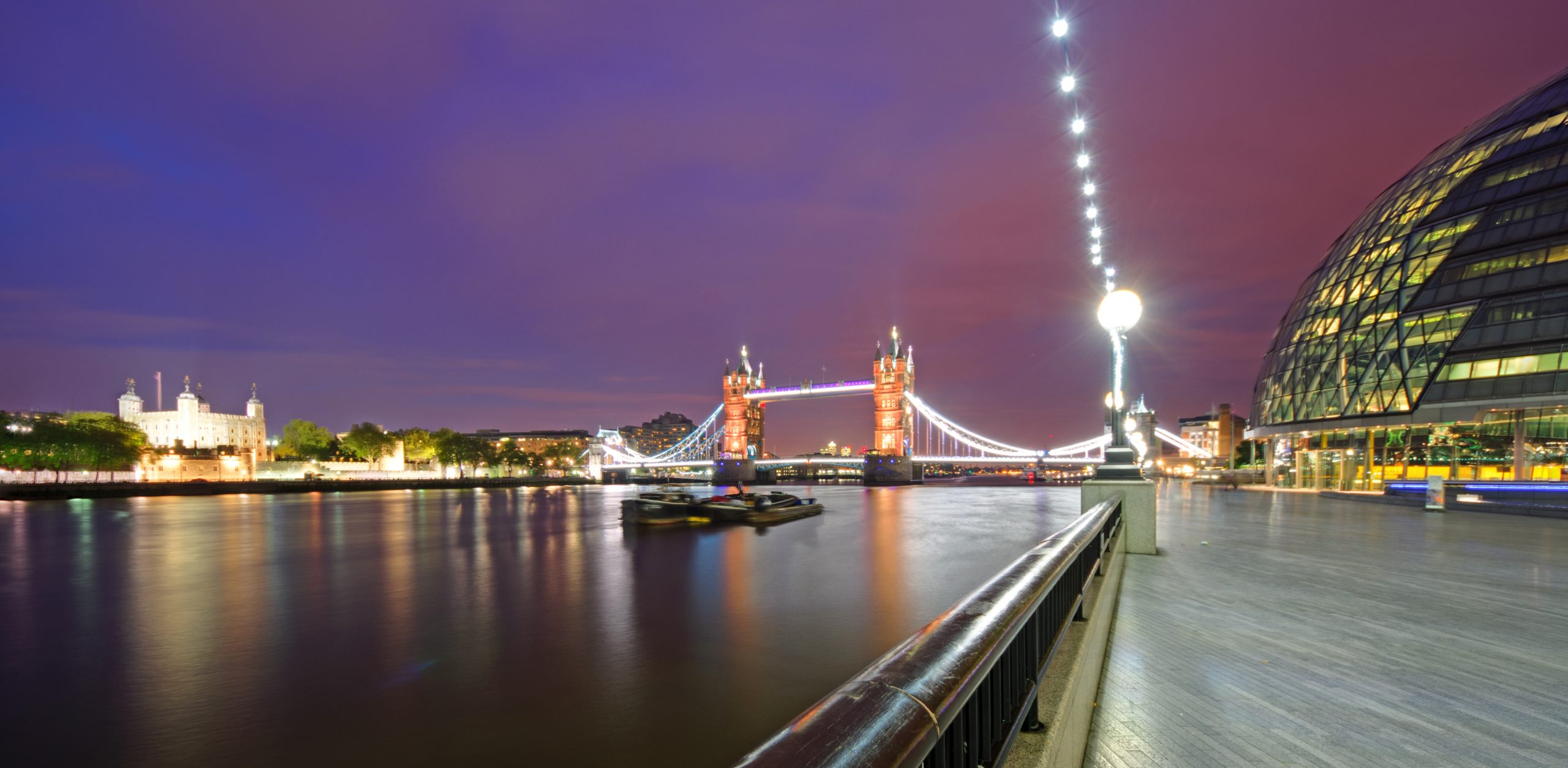 river-thames-panorama-P2KFKNH